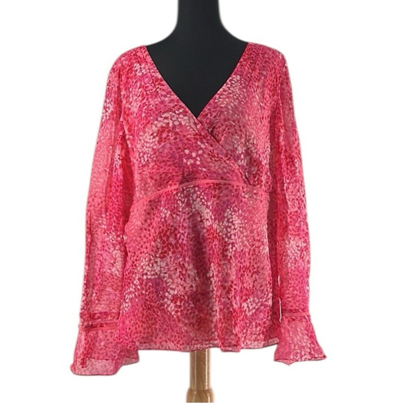 anne taylor Tops - Ann Taylor silk blouse Pink Pattern Flowy v neck flattering top sz xl